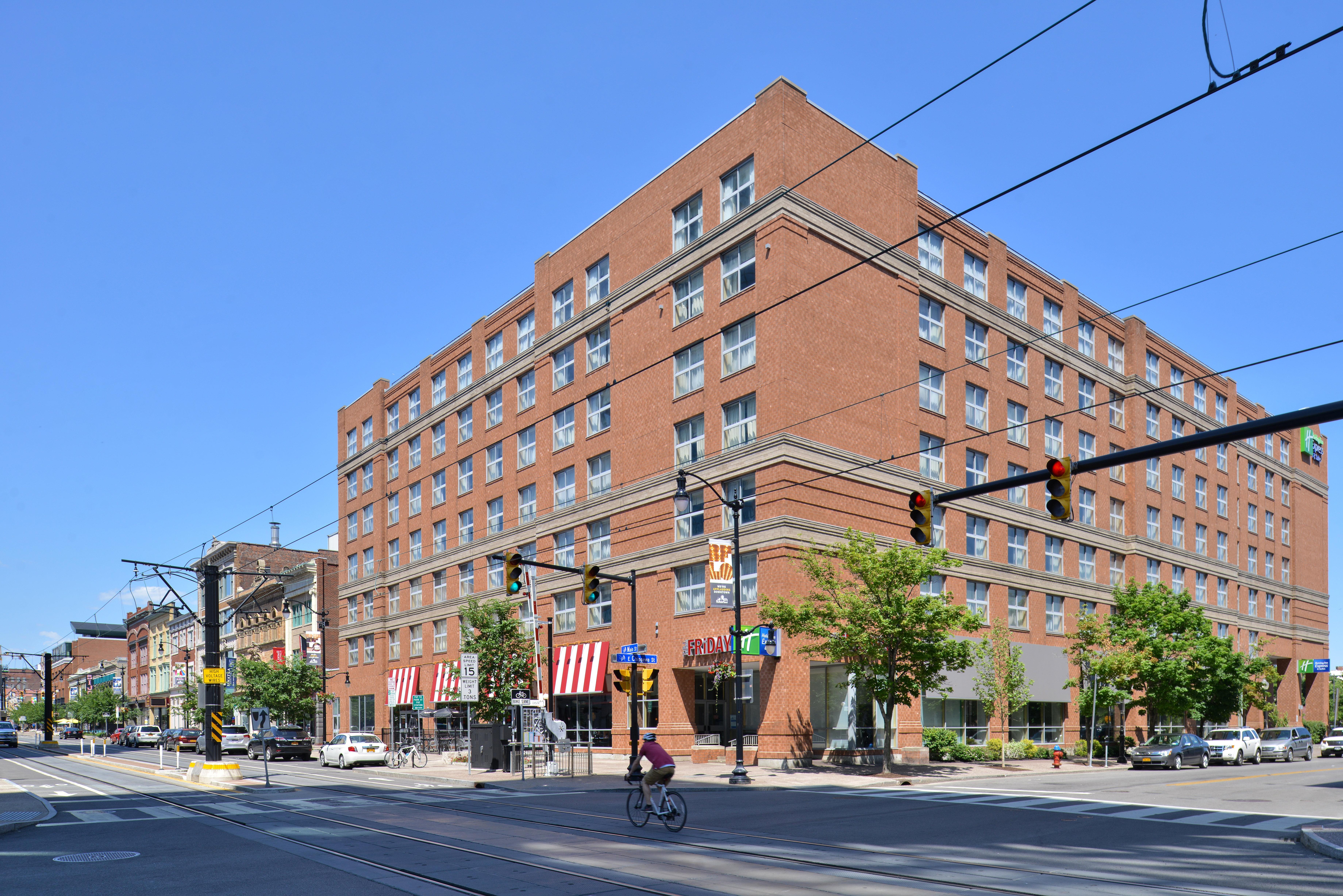 Holiday Inn Express & Suites Buffalo Downtown By Ihg Ngoại thất bức ảnh